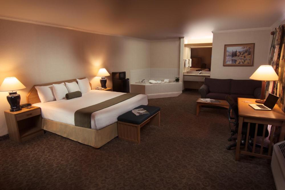 The Redwood King Suite interior